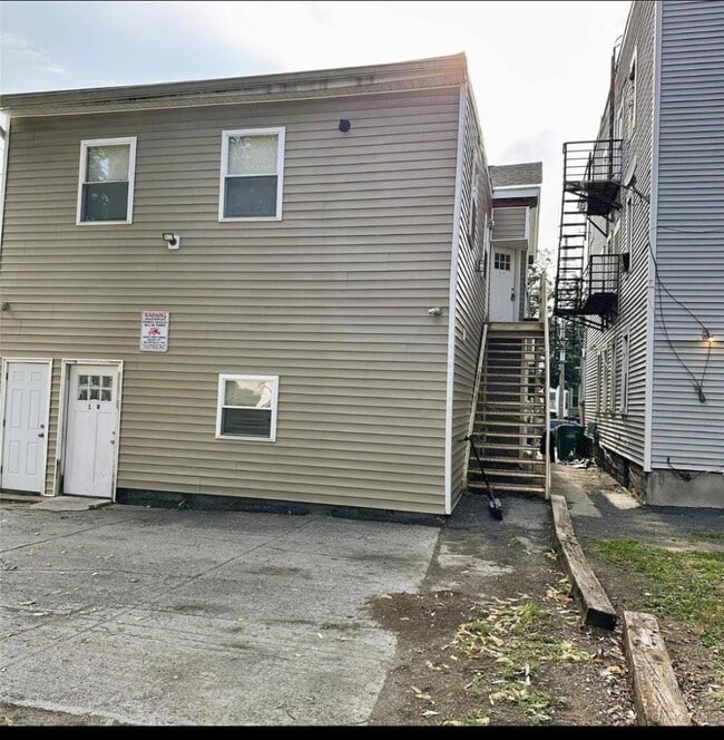 Building Photo - 43 N Clinton St