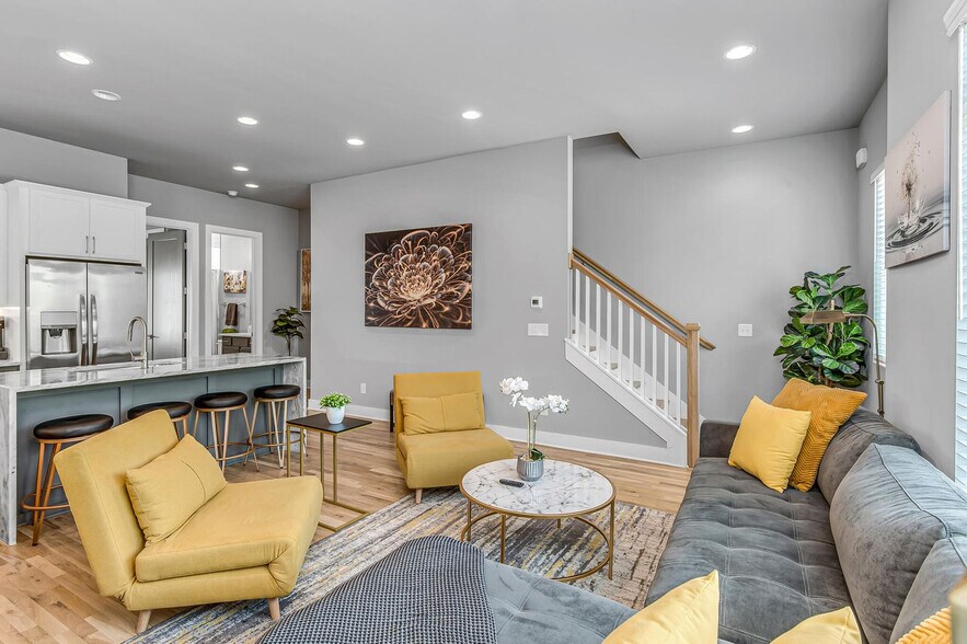 Building Photo - 970 Youngs Ln