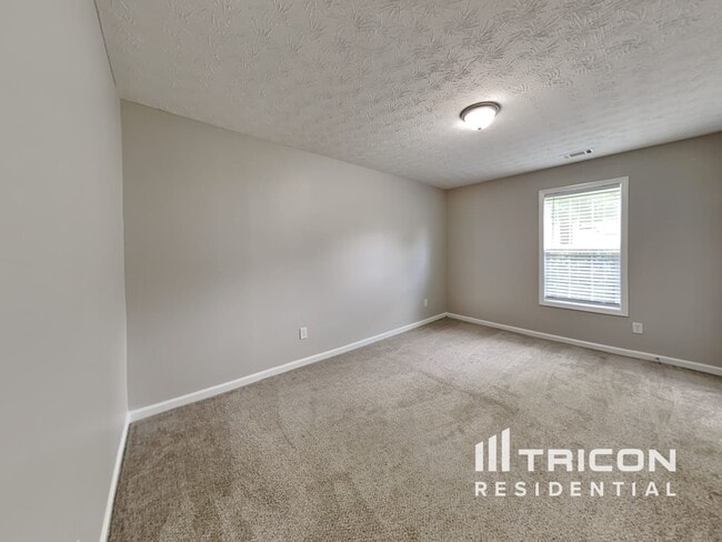 Building Photo - 347 Royal Oaks Dr