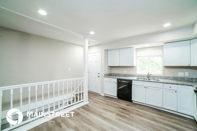 Building Photo - 4139 N Spruce Ave
