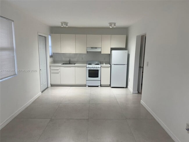 Building Photo - 5963 SW 66th Terrace