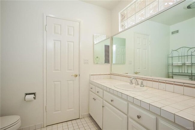Building Photo - Charming 3-Bedroom Woodland Hills Home wit...