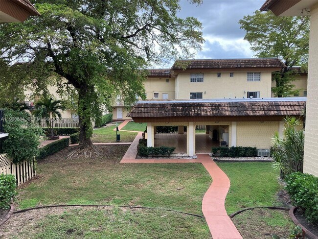 Building Photo - 8500 SW 109th Ave