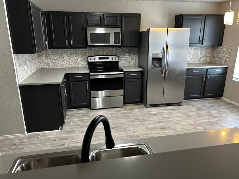 Building Photo - 8720 Hunters Creek Dr