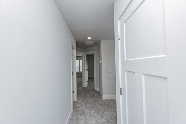 Building Photo - Monte Vista Townhomes