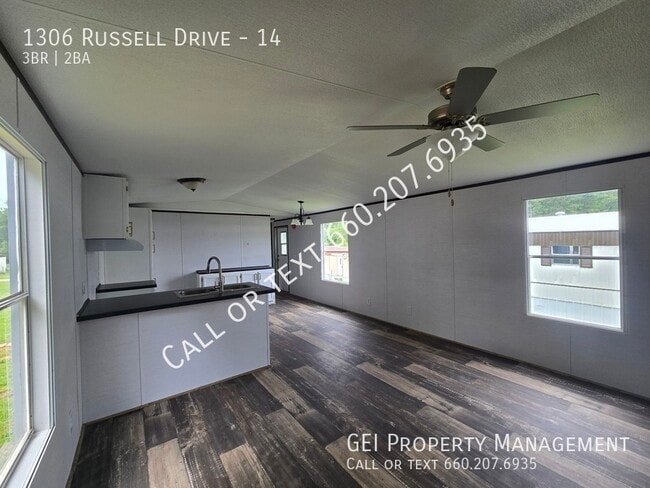 Building Photo - 1306 Russell Dr