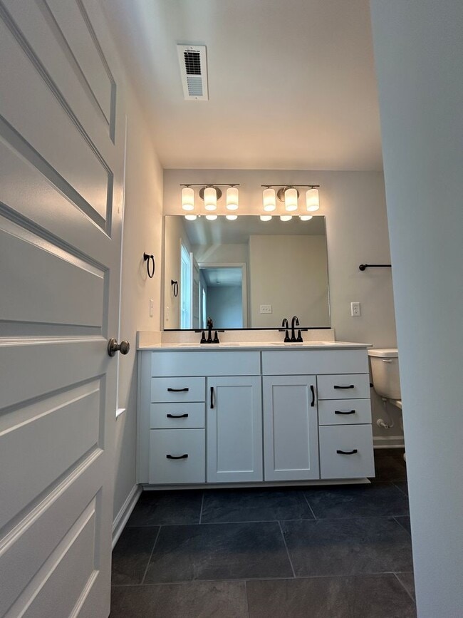 Building Photo - Luxury End-Unit Townhome with 2-Car Garage, Deck & Bonus Room – Available June 5!