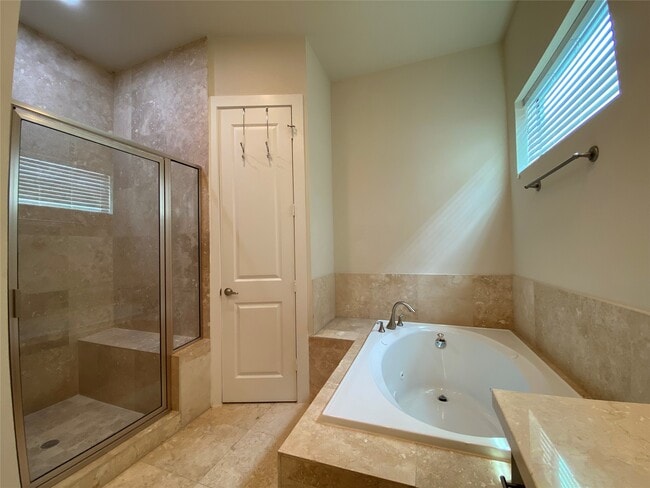 Building Photo - 74 N Hutcheson St