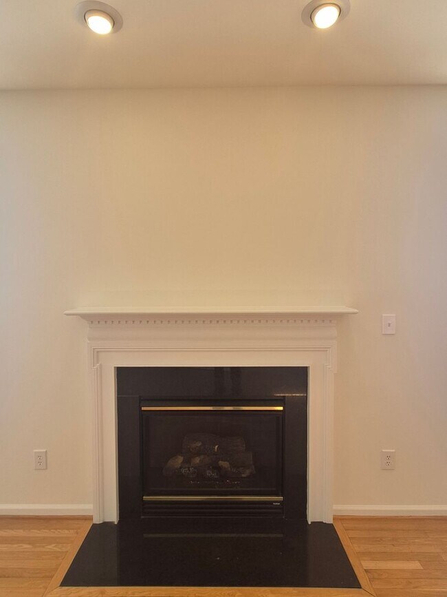 Building Photo - 5207 Linden Dr