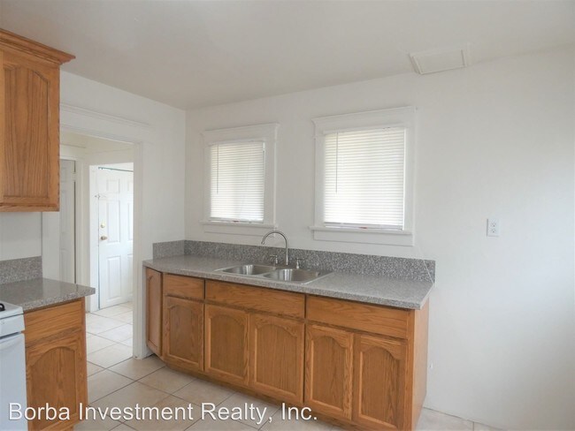 Building Photo - 1638 Gaviota Ave