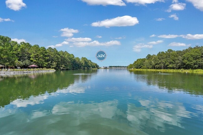 Building Photo - Beautiful custom home in Hampton Lake!