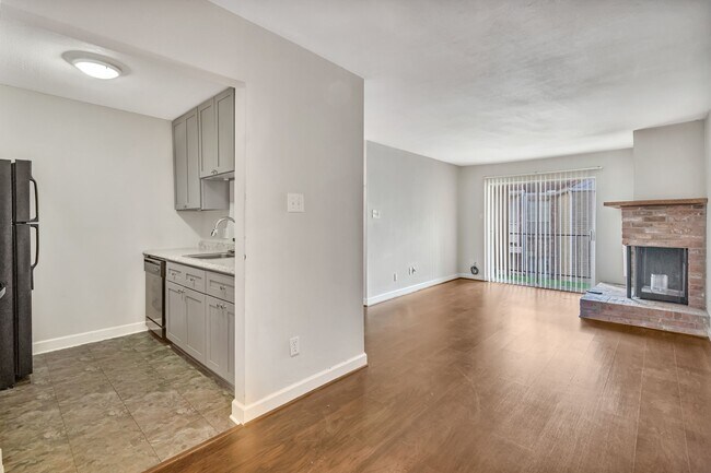 Building Photo - 2800 Jeanetta St