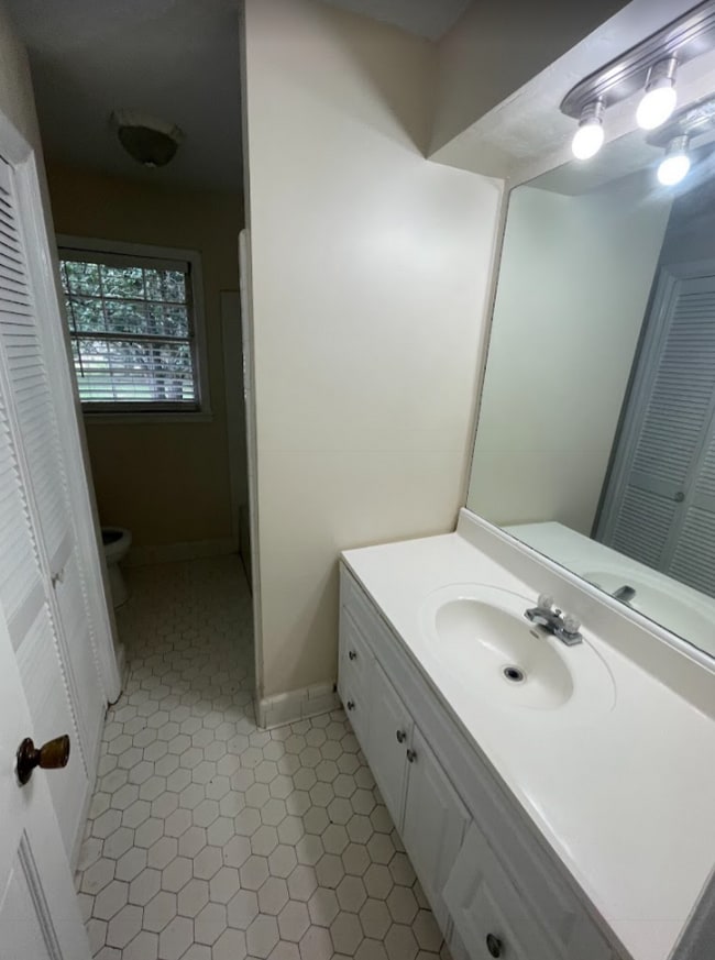 Building Photo - 411 S Audubon Dr