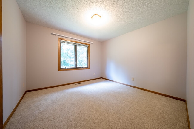 Building Photo - 17420 Barrington Ct
