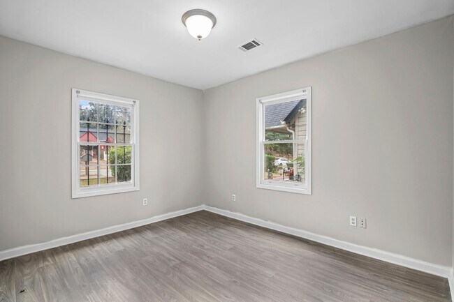 Building Photo - Upstairs Duplex Unit with 3 bedrooms and 2 baths.  Westside Atlanta, 30314