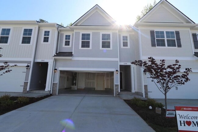 Building Photo - 1204 Grenshaw Dr