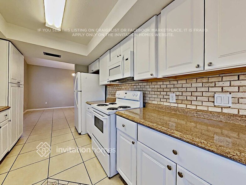 Building Photo - 3100 Blue Heron St