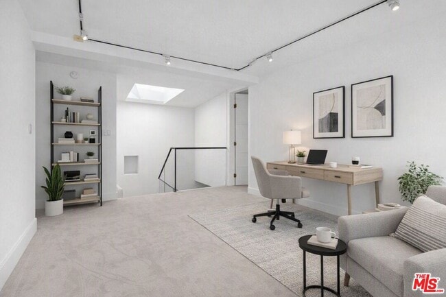 Building Photo - 305 S Bedford Dr