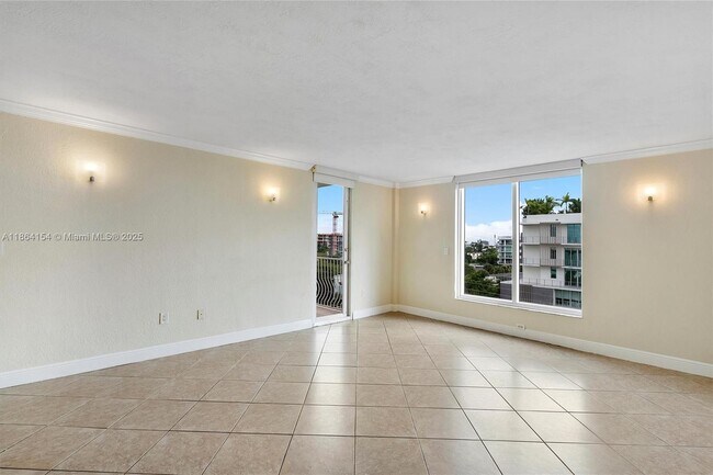 Building Photo - 10350 W Bay Harbor Dr