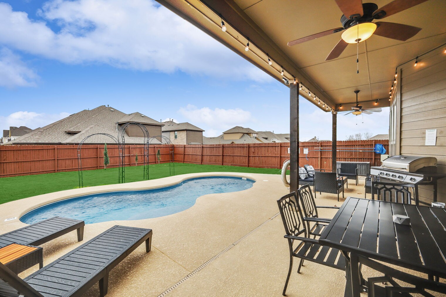 Building Photo - 213 Nocona Dr