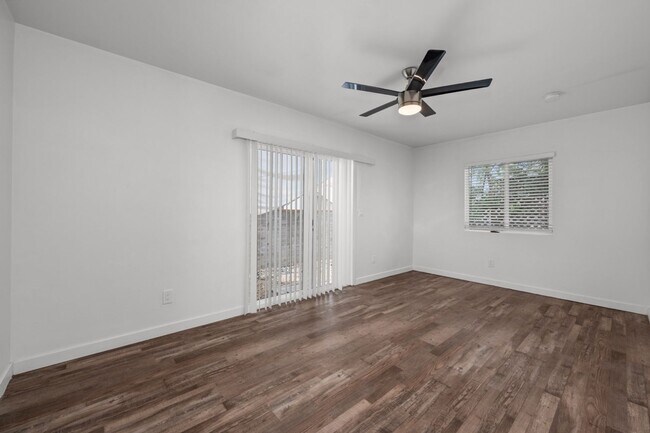 Building Photo - Dual private outdoor spaces!