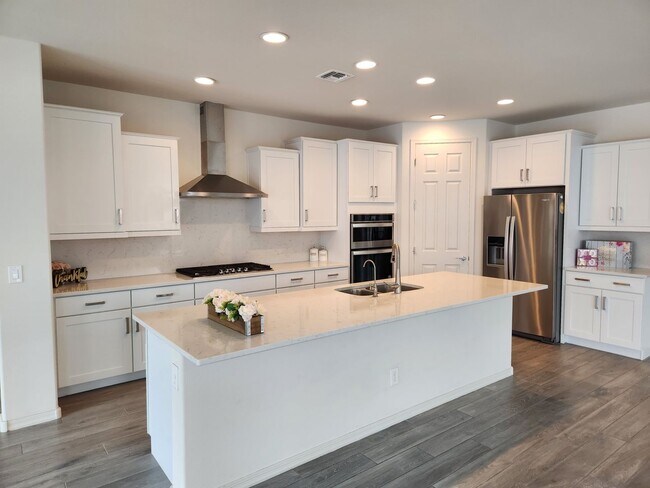 Building Photo - ALORAVITA 4 Bedroom 3.5 Bath