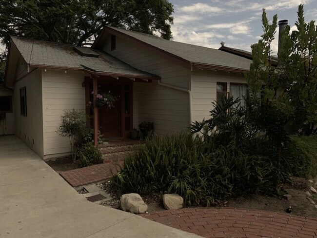 Building Photo - Arroyo Ave.