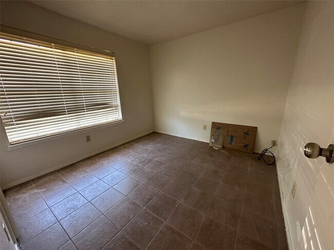 Building Photo - 14846 Waterside Dr