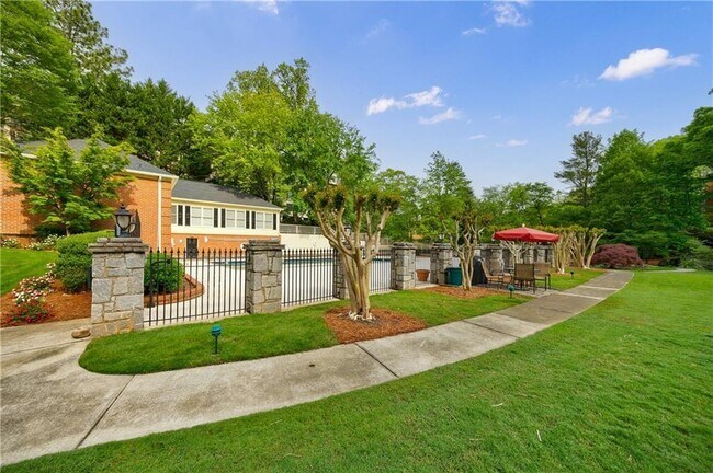 Building Photo - 27306 Plantation Dr NE