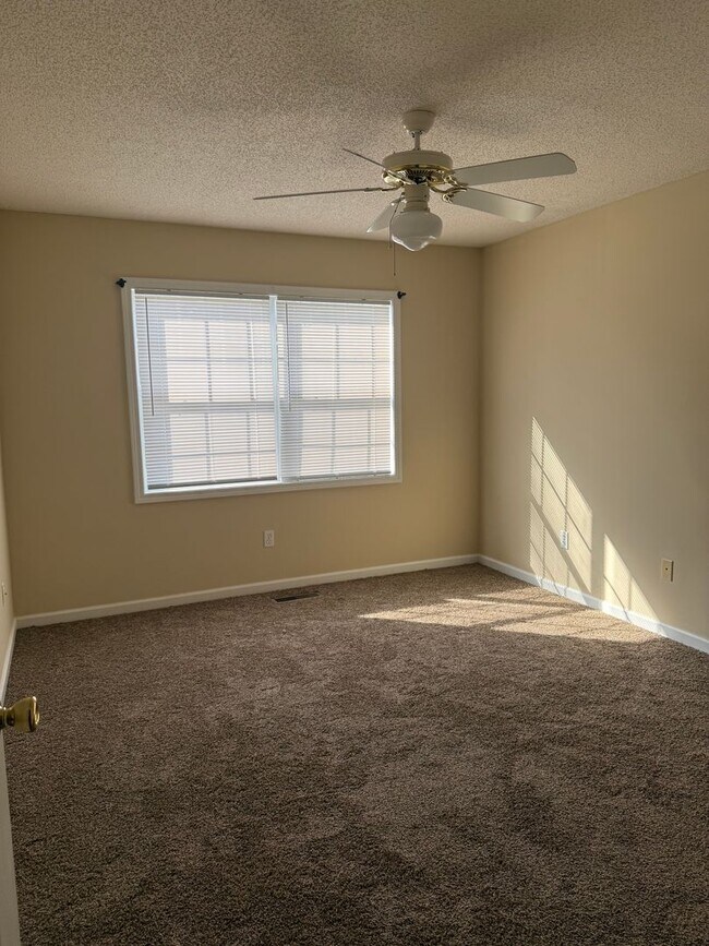 Building Photo - 115 Woodberry Dr