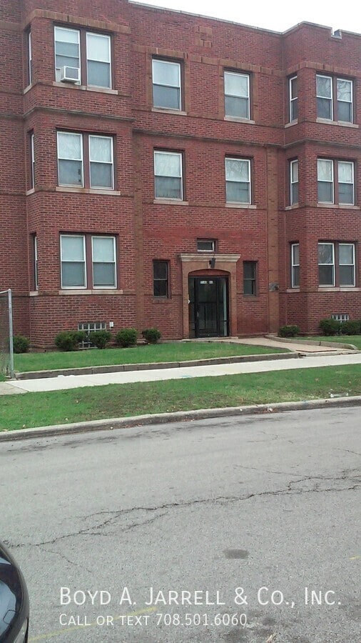 Building Photo - 9548 S Prairie Ave