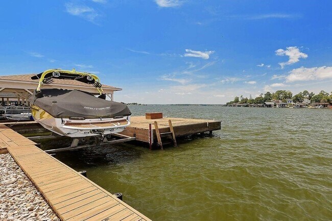 Building Photo - 12374 Lake Vista Dr