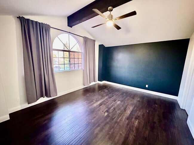 Building Photo - Updated North Fresno 3/2