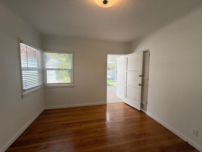 Building Photo - Amazing 3 Bedroom Montrose Home!