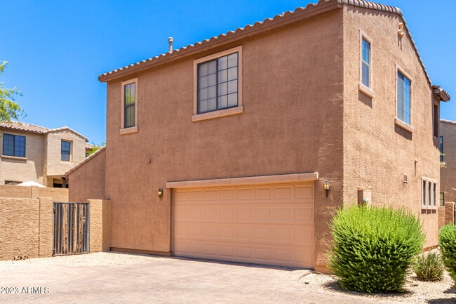 Building Photo - 2390 W Sleepy Ranch Rd