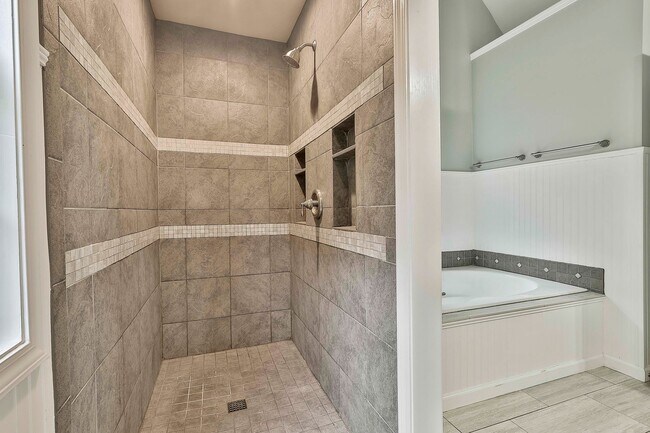 Building Photo - Luxury Millpond Manor Home in Starr’s Mill...