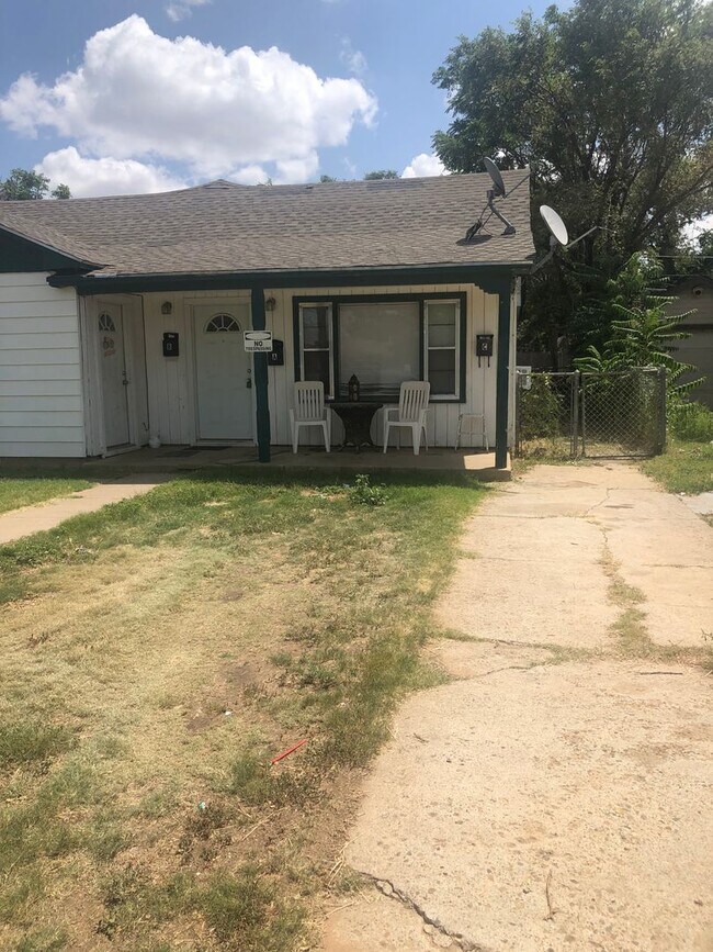 Building Photo - 919 S Bryan St