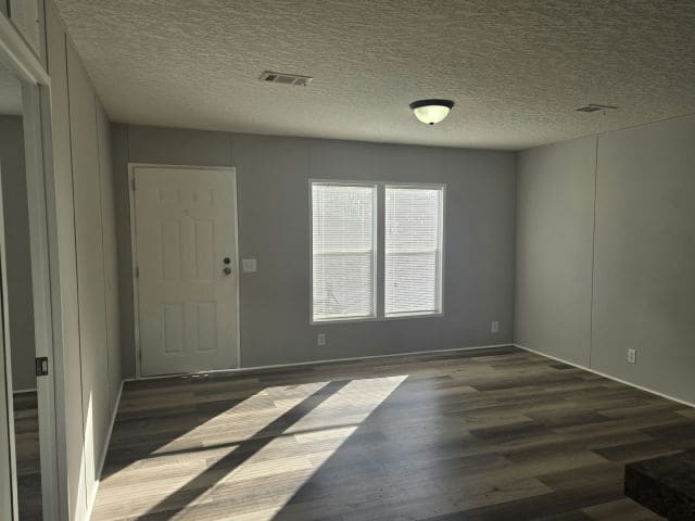 Building Photo - 7086 Greenbrier Village Dr