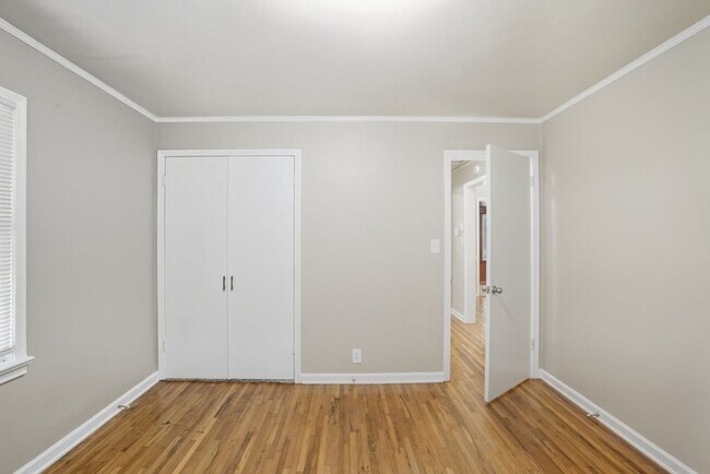 Building Photo - 1644 S Knoxville Ave