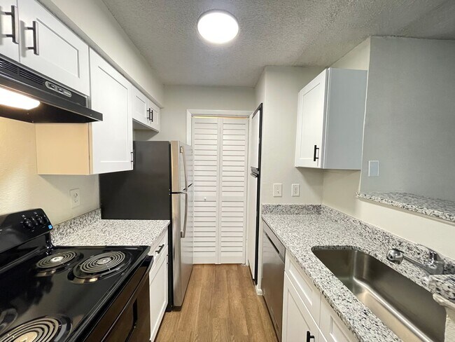 Building Photo - 1 Bed / 1 Bath Condo in Gated Comm. In Altamonte Springs, Available Now!!