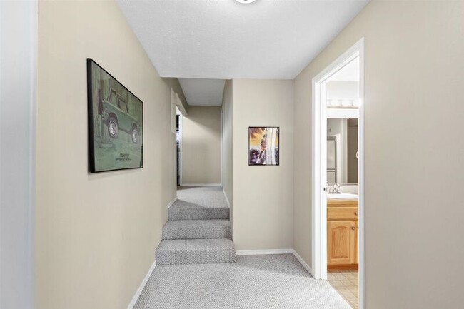 Building Photo - 806 N Knudson St