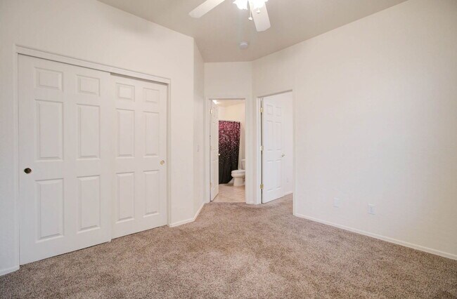 Building Photo - 2026 E County Down Dr