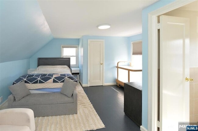 Building Photo - 483 Mt Prospect Ave