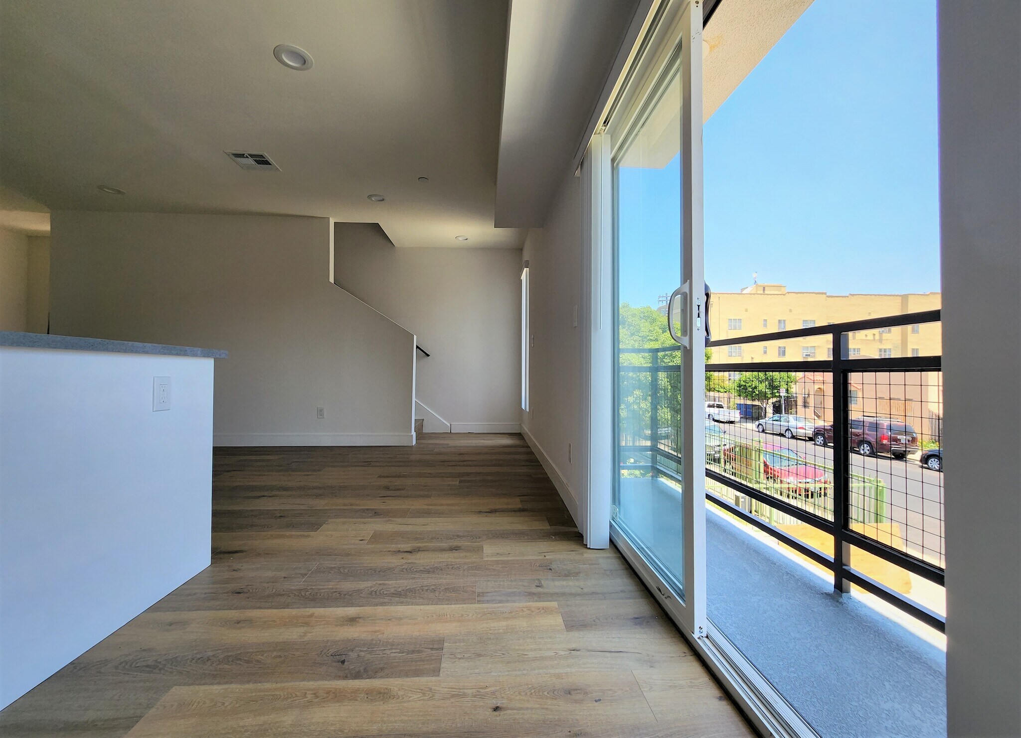 Building Photo - 543 N Kingsley Dr