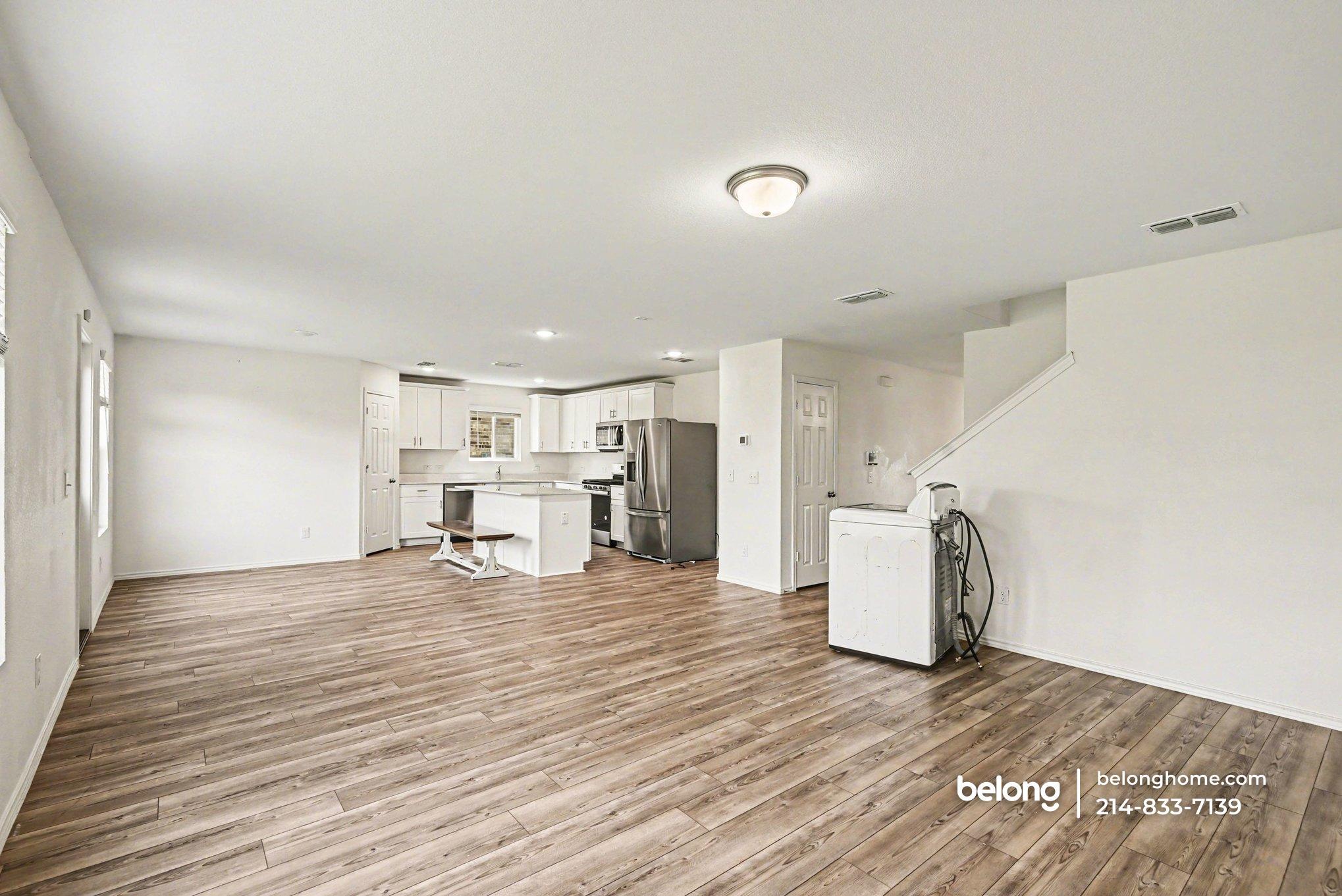 Building Photo - 1020 Valerian Dr