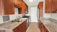 Building Photo - 10201 Grosvenor Pl