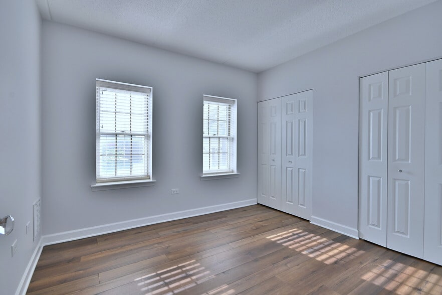 Building Photo - 210 N Addison Ave #401