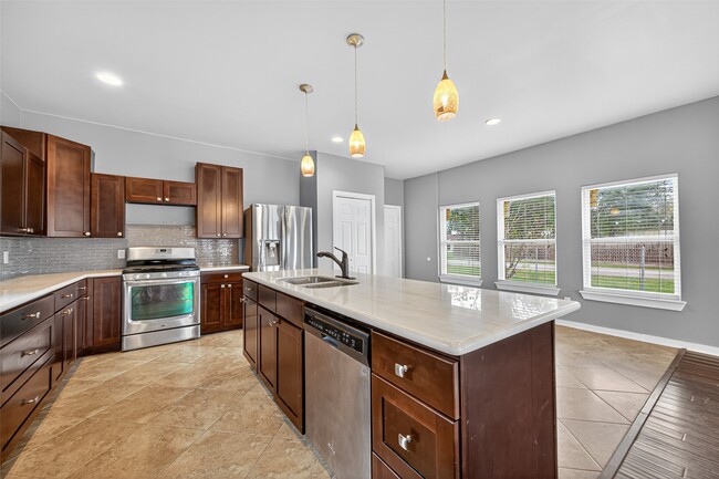 Building Photo - 146 Disney St