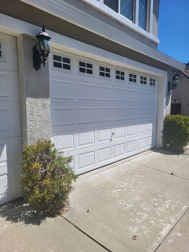 Building Photo - 5049 Pine Lake Ct