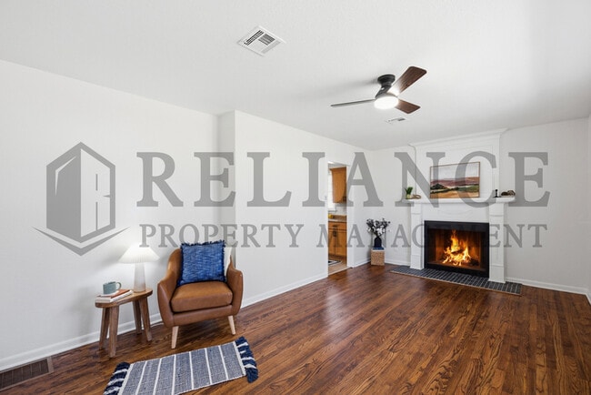 Building Photo - 941 W Hazel St